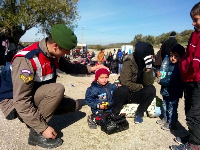 Jandarma Ölüm Yolculuğuna Çıkarılacak 971 Sığınmacıyı Kurtardı