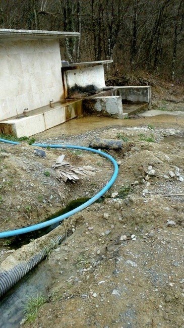 Kanalizasyon Suları Çeşmenin Önüne Akıyor