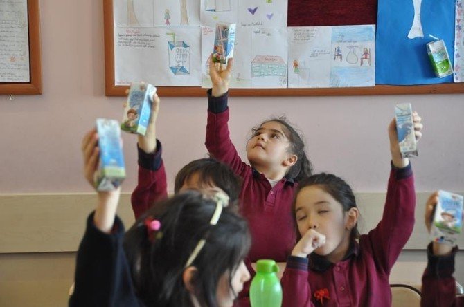 Kayseri’de Haftada 3 Gün 108 Bin Öğrenciye Süt Dağıtılacak