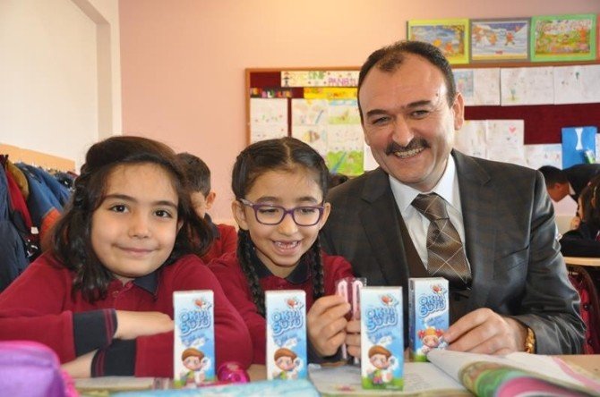 Kayseri’de Haftada 3 Gün 108 Bin Öğrenciye Süt Dağıtılacak