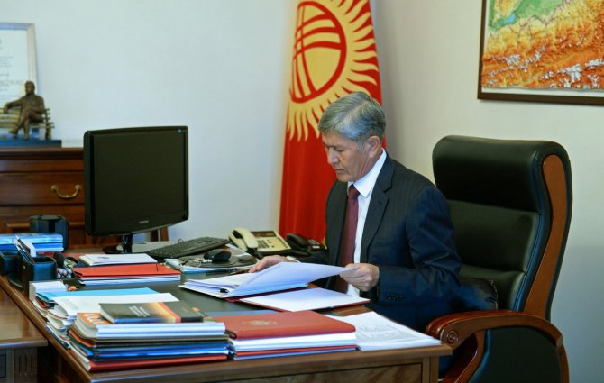 Kırgızistan'da döviz kredisi alanlara milli para ile ödeme kolaylığı