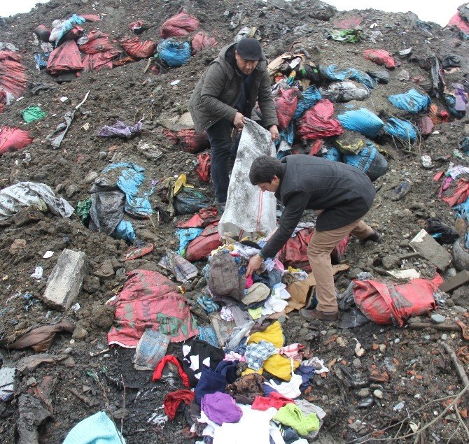Türkmenler İçin Toplanan Yardımlar Çöpten Çıktı