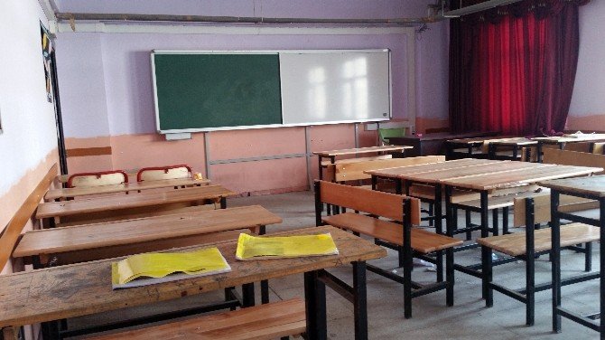 İdil’de Okullar Boş Kaldı