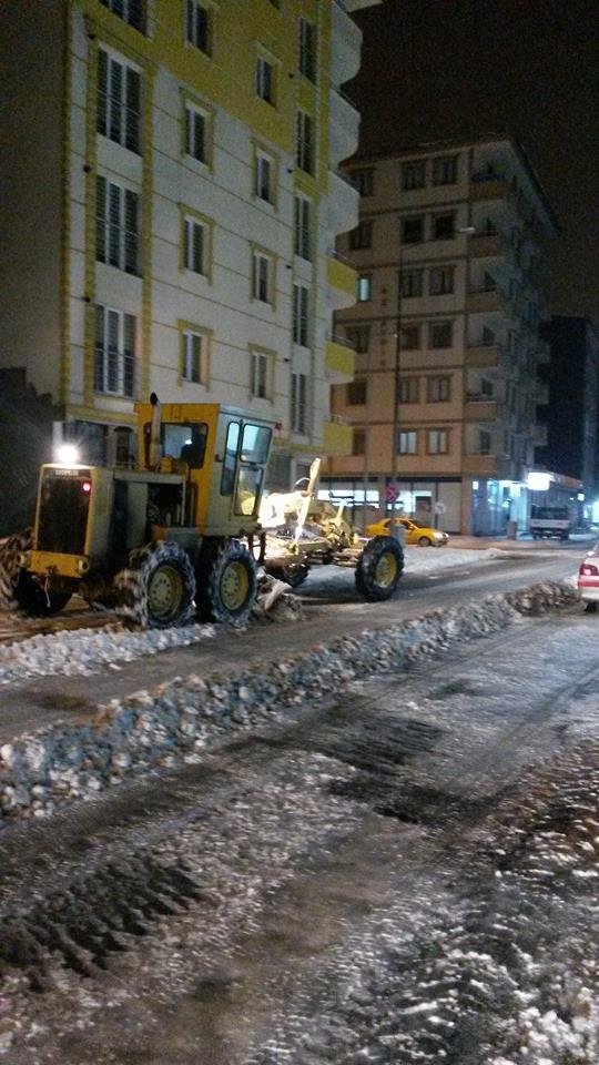 Kars Belediyesi kar mücadelesine hız verdi