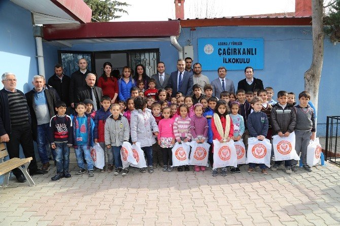Yüreğir Belediyesi 3 Bin Öğrenciye Bot Dağıttı