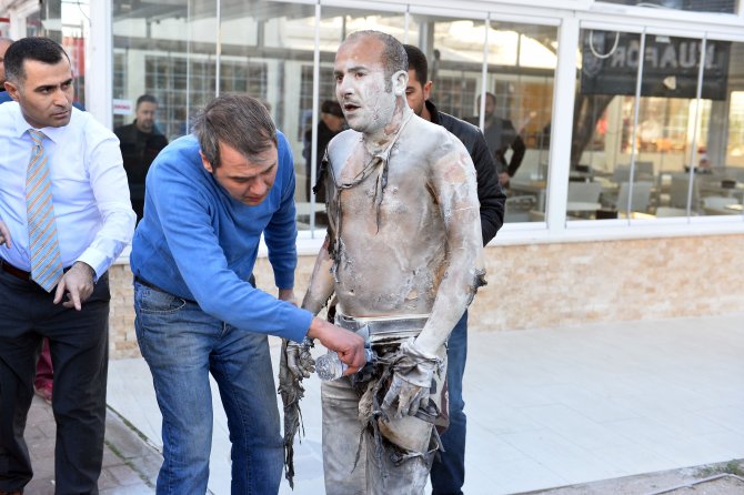 İşsizlikten dolayı kendini yakan adam öldü