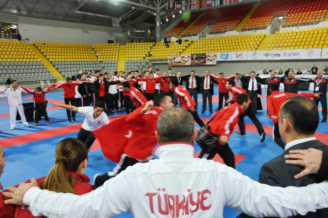 Avrupa Şampiyonu Karateciler yurda döndü