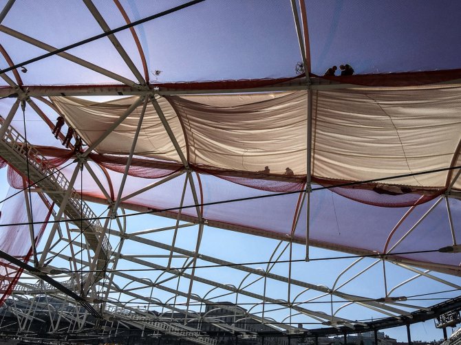 Vodafone Arena’da çatı blokuna membran serme işlemi başladı