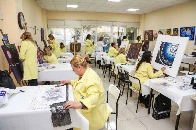 Şehitkamil’deki Bayanlar Resim Yaparak Stres Atıyor