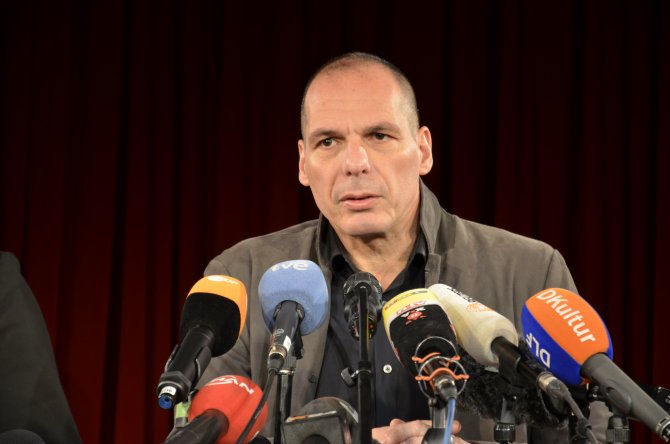 Yunanistan'ın 'Marksist' bakanı Avrupa'ya demokrasi getirmek istiyor