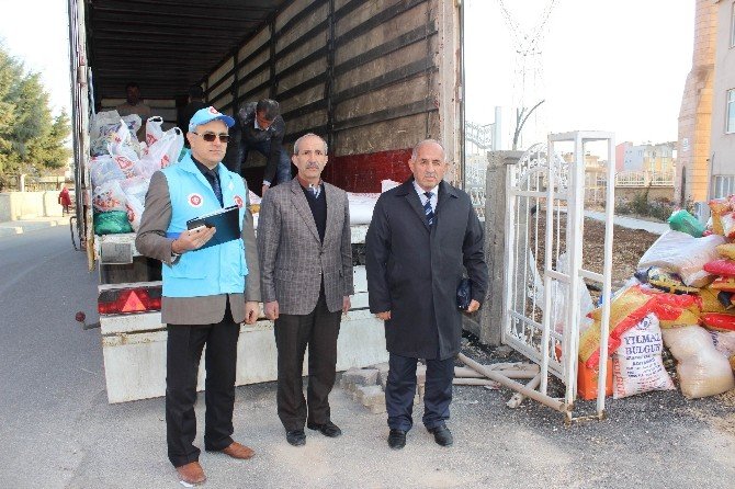 Bayırbuçak Türkmenlere 1 Tır Dolusu Kuru Gıda Gönderildi