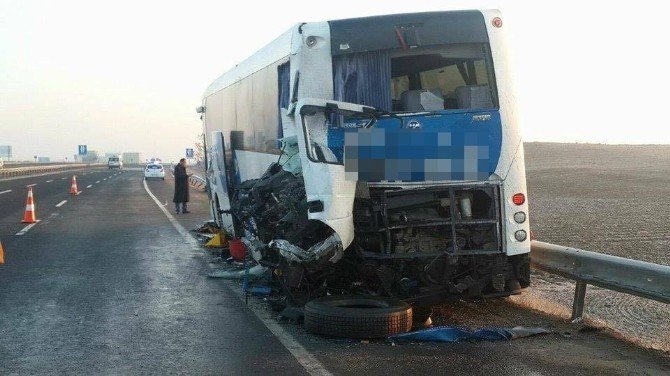 Ankara’da Otobüs İle Mozaik Yüklü Tır Çarpıştı: 8 Yaralı