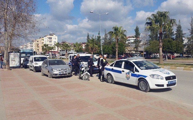 Plakasız Motosikletle Yakalanan Şahıs, Uyuşturucu Ticaretinden Tutuklandı