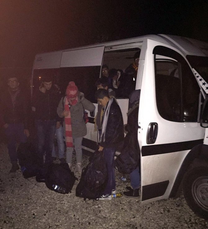 Suriyelilerin otobüsle sınır yolculuğu jandarmaya takıldı
