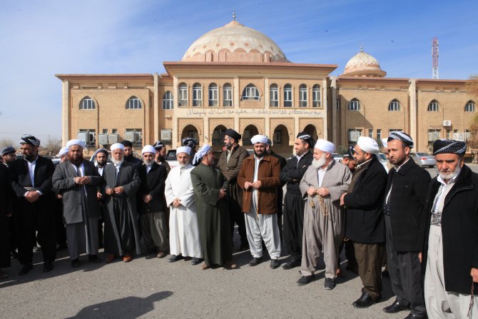 Erbil'de maaşları yarıya düşürülen kamu çalışanlarına imamlardan destek