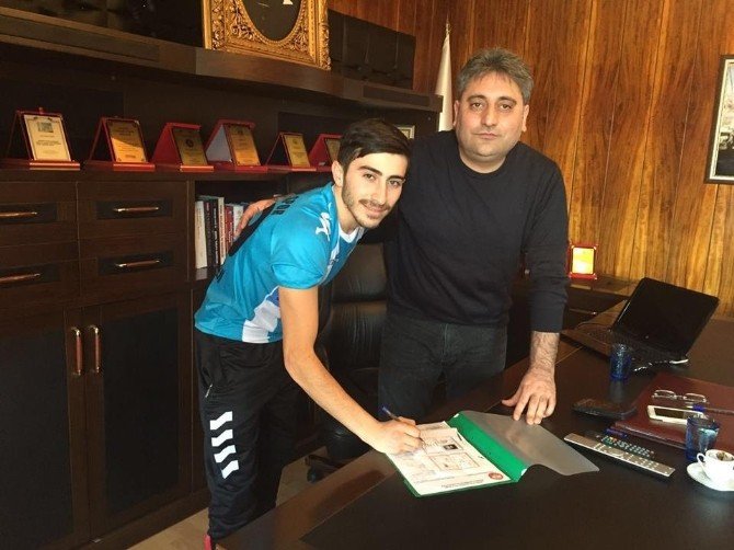 Çat Spor Azerbaycan Milli Futbolcusu Ahmedeov’u Transfer Etti