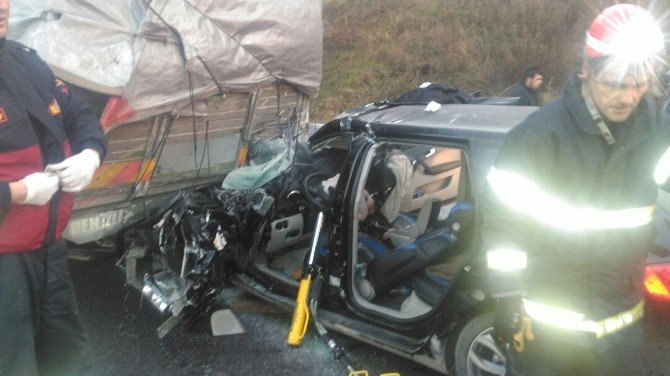 Otobanda Feci Kaza, Lüks Otomobilin Sürücüsü Kurtarılamadı