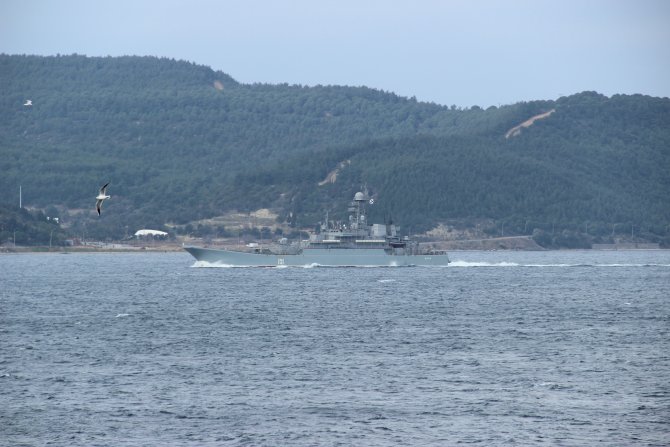 Çanakkale Boğazı'ndan iki Rus savaş gemisi geçti