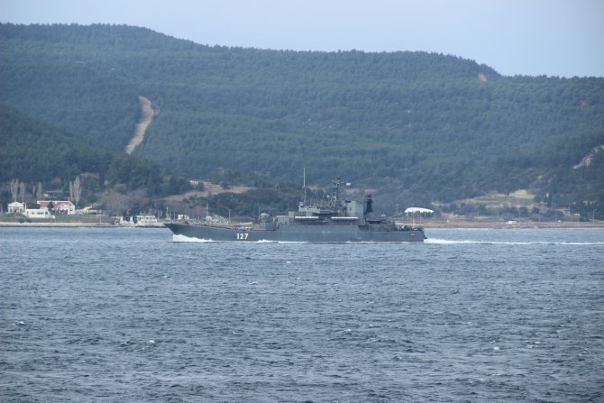 Çanakkale Boğazı'ndan iki Rus savaş gemisi geçti