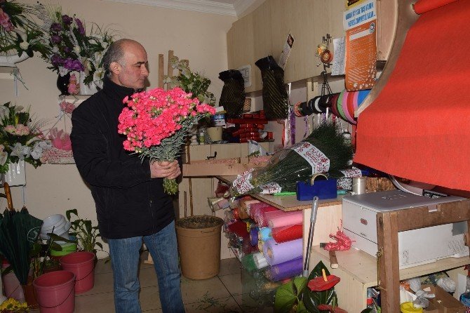 Giresun’da Çiçekçilerde Sevgililer Günü Hazırlıkları Başladı