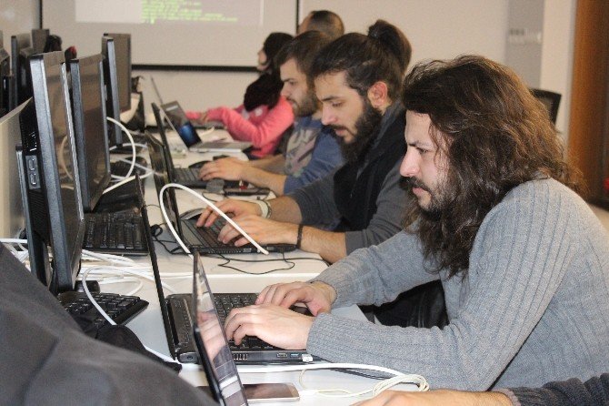 “Türkiye’de 20 Bin Siber Güvenlik Uzmanı Açığı Var”