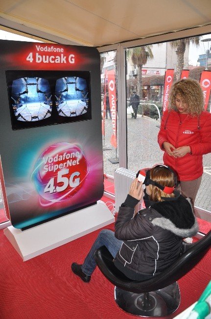 Vodafone “4Bucakg” Tır’ının İlk Durağı İzmir Oldu