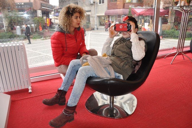 Vodafone “4Bucakg” Tır’ının İlk Durağı İzmir Oldu