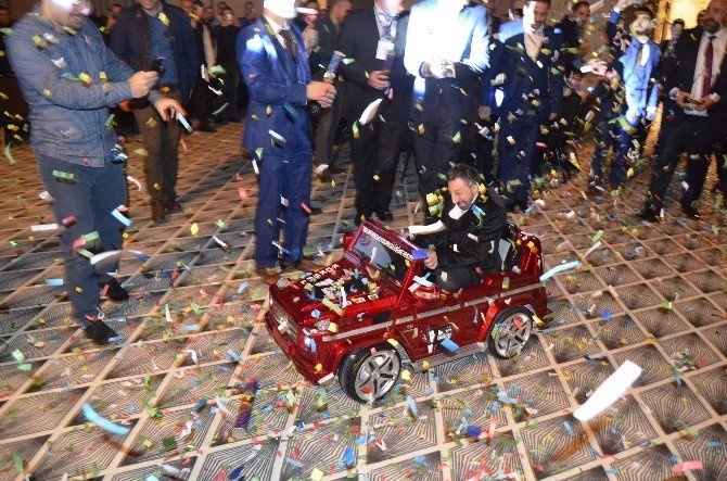 Köksal Baba’ya Rüya Gibi Doğum Günü Kutlaması