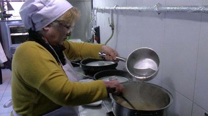 Karadenizli Aşçı Mısır Unlu Fındık Çorbası Yaptı