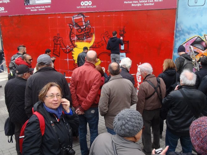 İstiklal'de 'Kötü Kedi Şerafettin' ilgisi