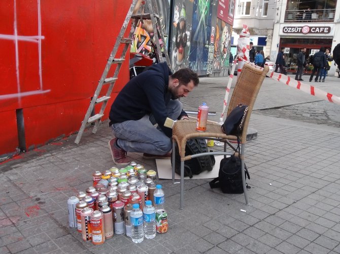 İstiklal'de 'Kötü Kedi Şerafettin' ilgisi