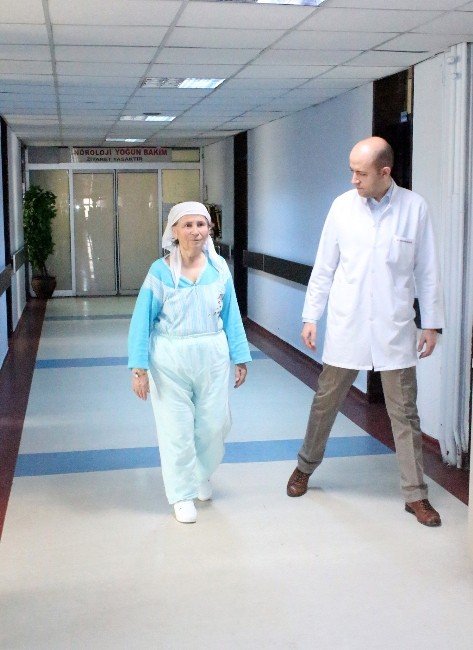 Felçli Geldiği Hastaneden Yürüyerek Çıktı