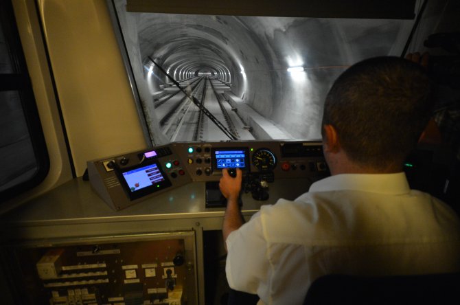 İzmir Metrosu raylarına milimetrik düzeltme işlemi uygulanacak