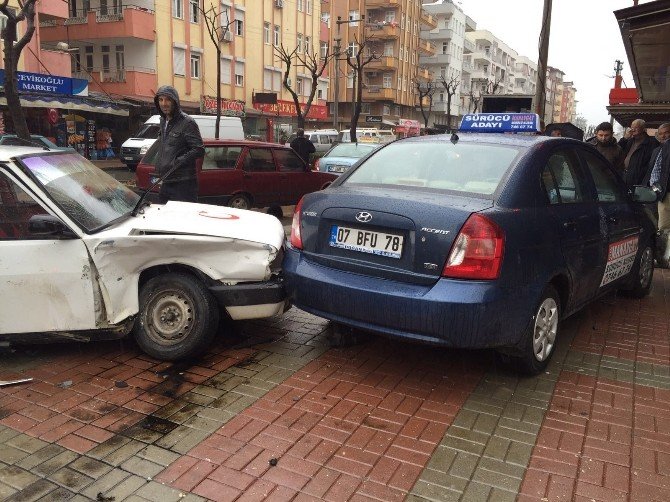Manavgat’ta Trafik Kazası: 3 Yaralı