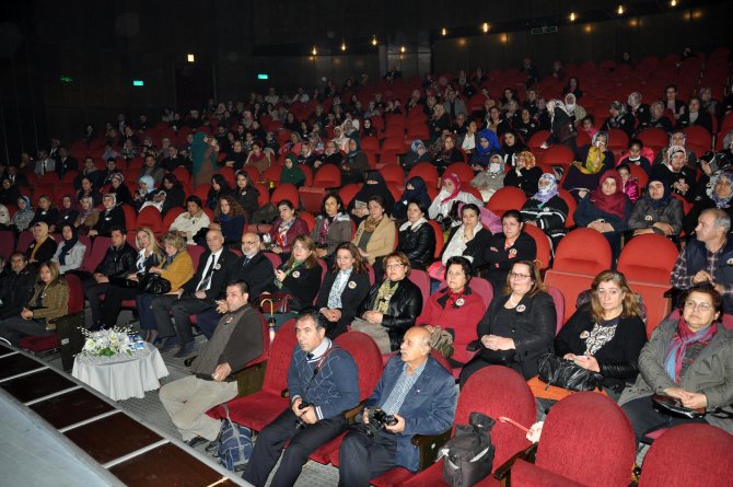 Tarsus'ta Özgecan Aslan anısına konferans düzenlendi