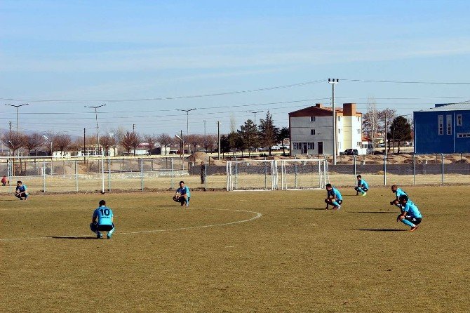 Bayırbucak Türkmenlerine Amatör Futbolculardan Destek