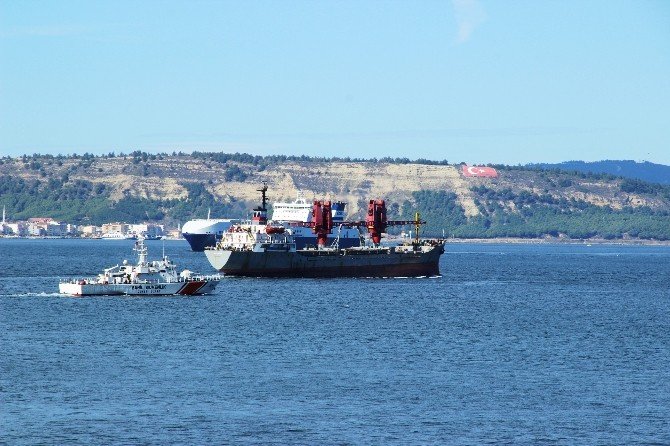 Rus Askeri Kargo Gemisi Çanakkale Boğazı’ndan Geçti