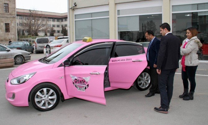 Sivas’ta Kadınlara Özel ‘Pembe Taksi’