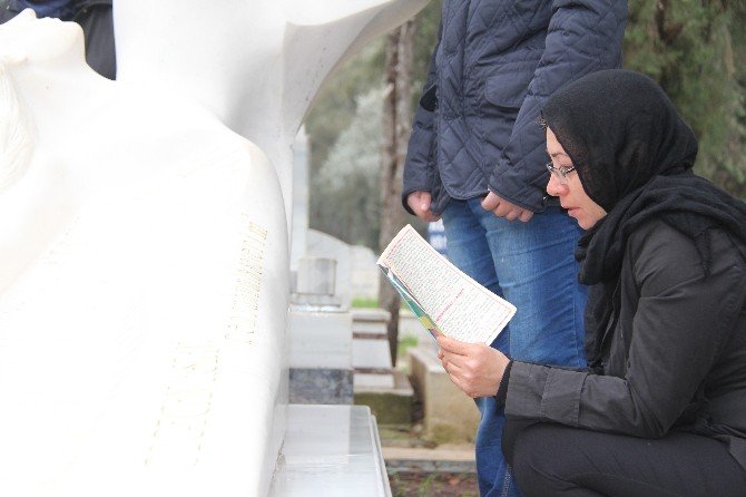 Özgecan Aslan Mezarı Başında Anıldı