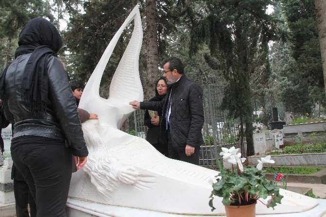 Özgecan Aslan Mezarı Başında Anıldı