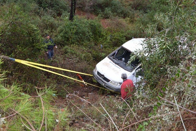 Dalaman’da Yolcu Minibüsü Uçuruma Yuvarlandı; 8 Yaralı