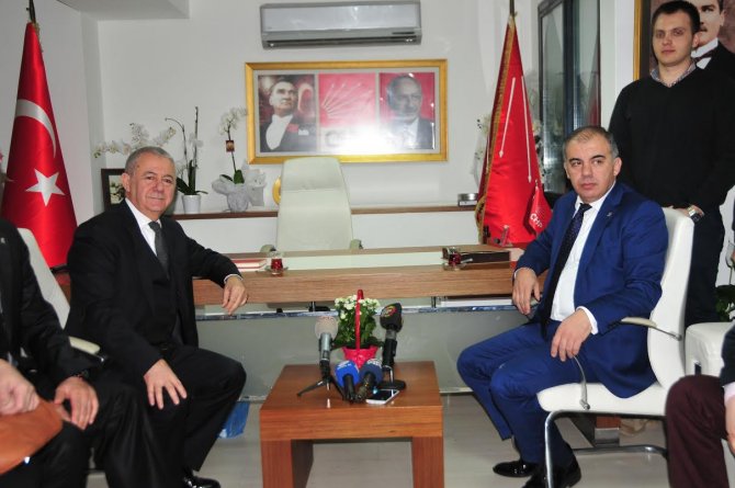 AK Parti İl Başkanı Delican'dan CHP İl Başkanı Yüksel'e çiçekli ziyaret