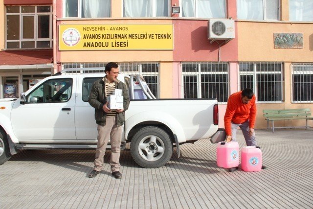 Avanos’ta Okullara Temizlik Malzemesi Dağıtıldı