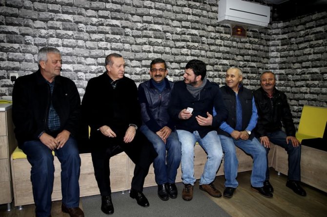 Cumhurbaşkanı Erdoğan, minibüs ve taksi şoförleriyle sohbet etti