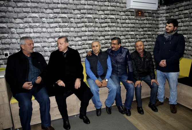 Cumhurbaşkanı Erdoğan, minibüs ve taksi şoförleriyle sohbet etti