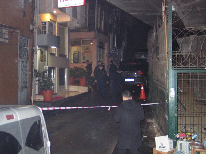 Fatih'te kahvehaneye silahlı saldırı: 1 yaralı