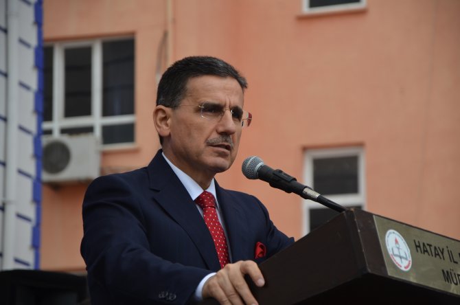 Hayırsever iş adamı annesi adına okul yaptırdı