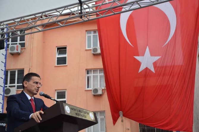 Hayırsever iş adamı annesi adına okul yaptırdı