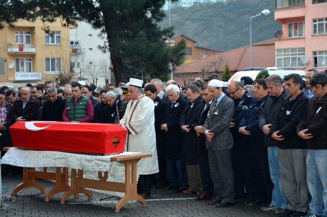 Oğlu Tarafından Öldürülen Polis İçin Cenaze Töreni Düzenlendi