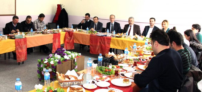 Yozgat Milli Eğitim Müdürü, gazetecilere EBA’yı tanıttı